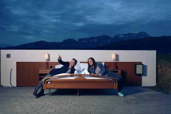 couples-spend-nights-under-the-open-sky